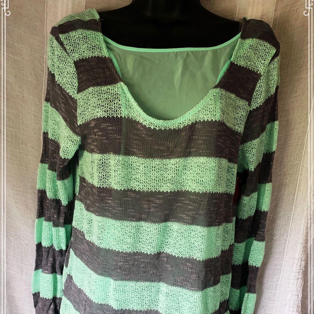 NWT No Boundaries Sweater Top Sz XL Women’s new